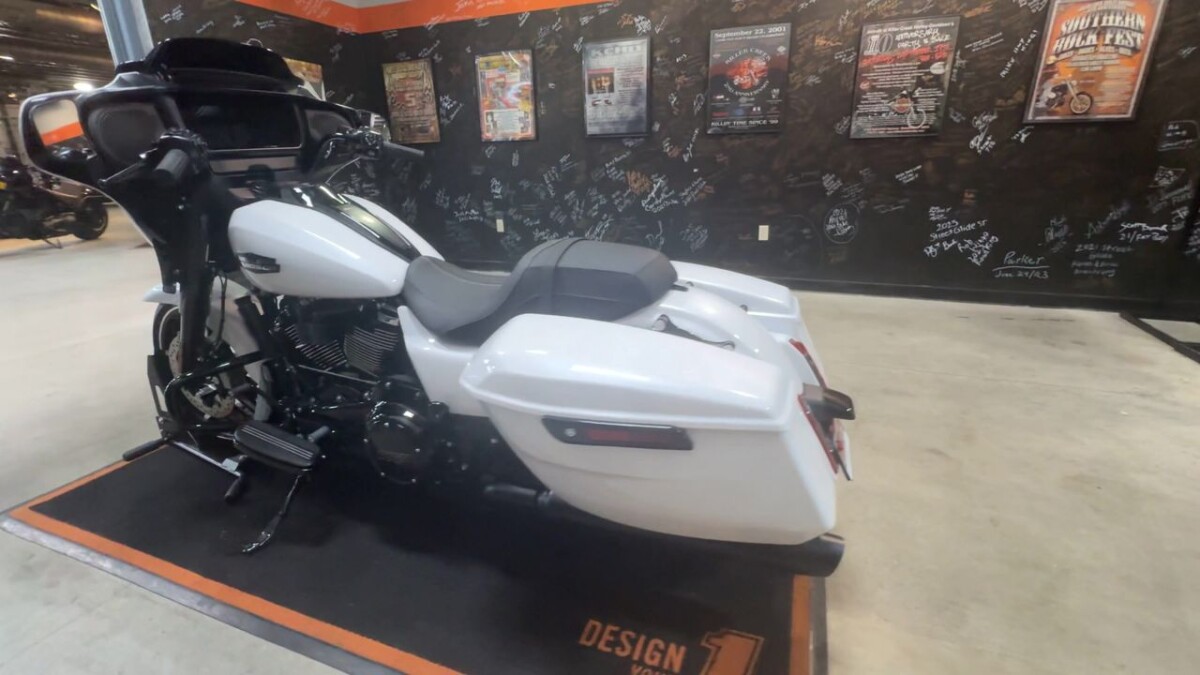 FLHX 2025 Street Glide - Photo 2