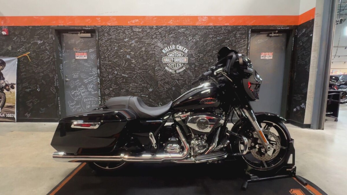 FLHX 2025 Street Glide - Photo 5