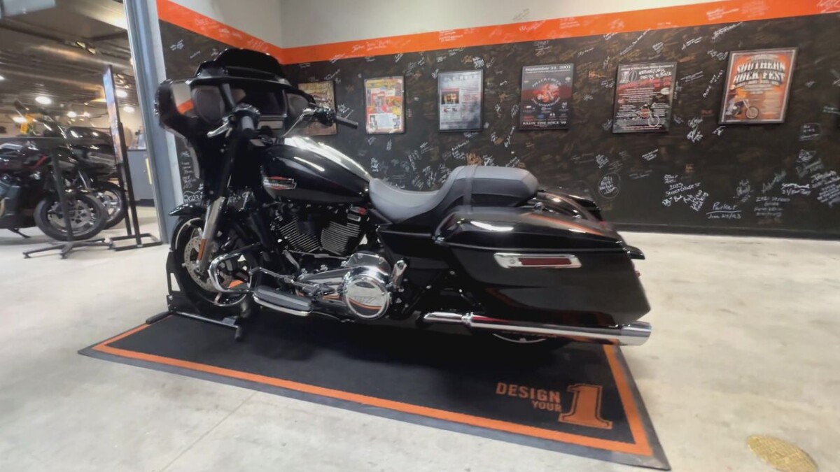 FLHX 2025 Street Glide - Photo 2