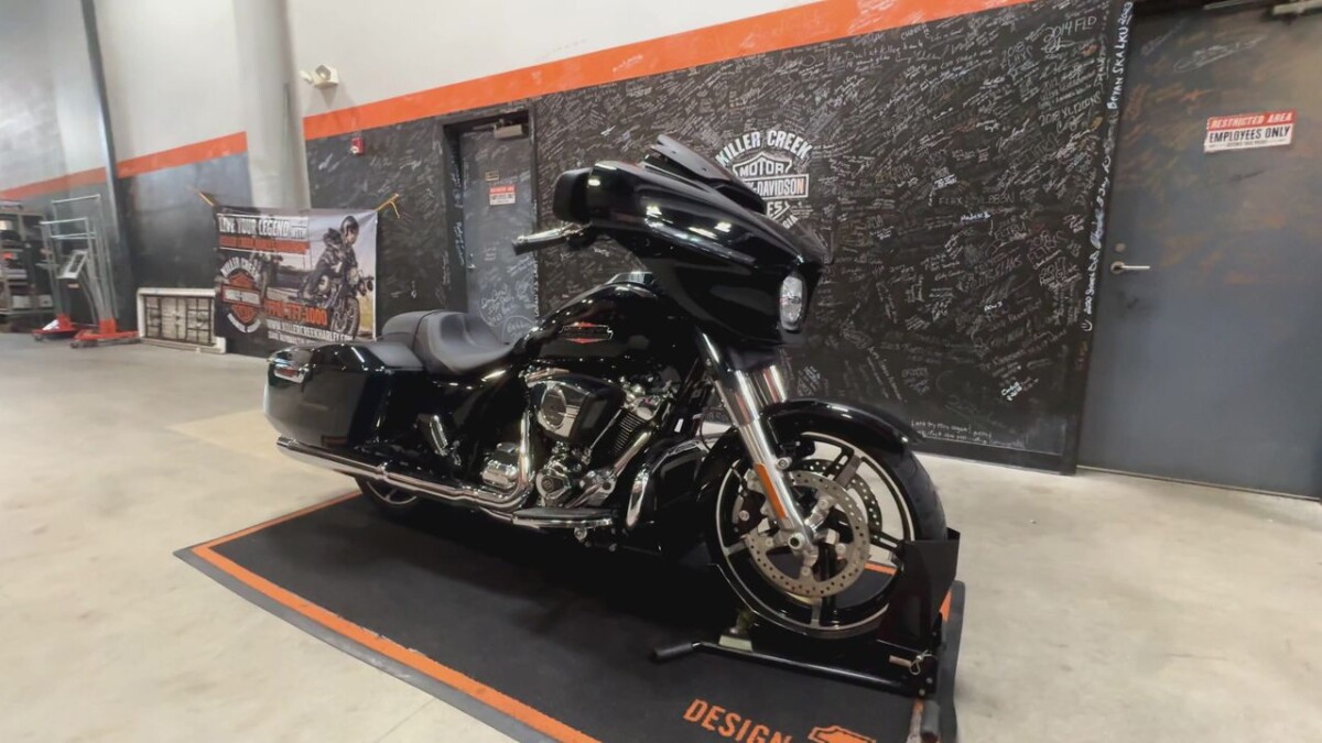 FLHX 2025 Street Glide - Photo 6