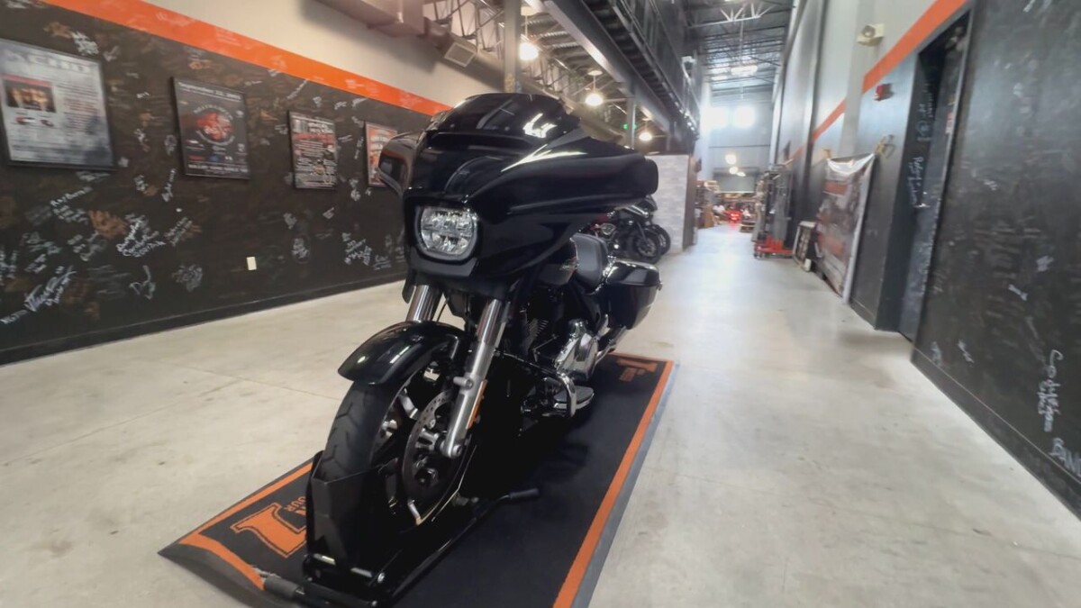 FLHX 2025 Street Glide - Photo 8