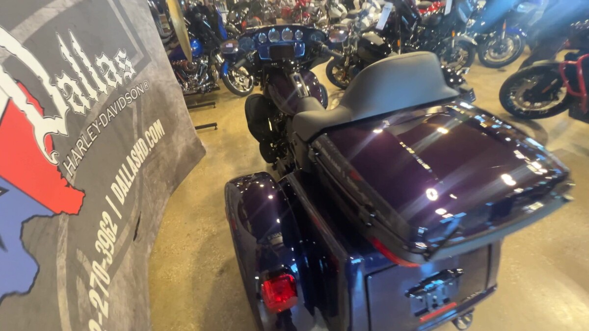 2025 Harley-Davidson Tri Glide Ultra FLHTCUTG - Photo 2