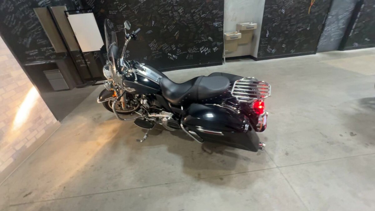 FLHR 2017 Road King - Photo 2