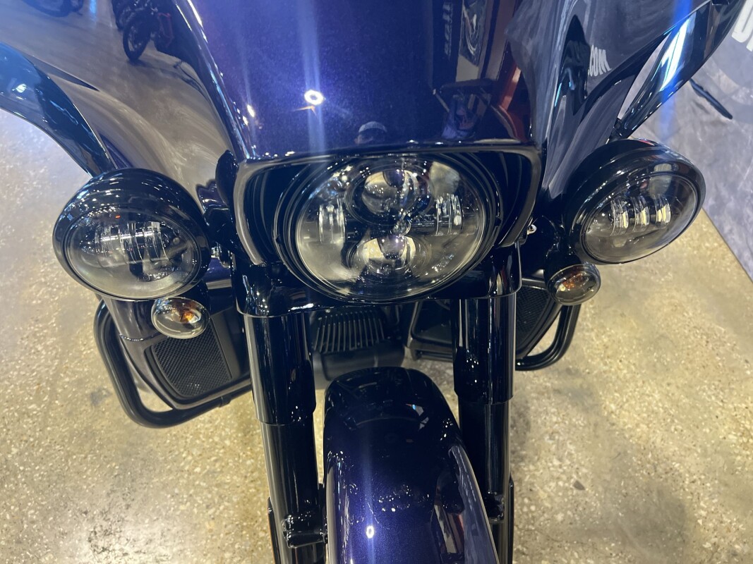 2025 Harley-Davidson Tri Glide Ultra FLHTCUTG - Photo 10