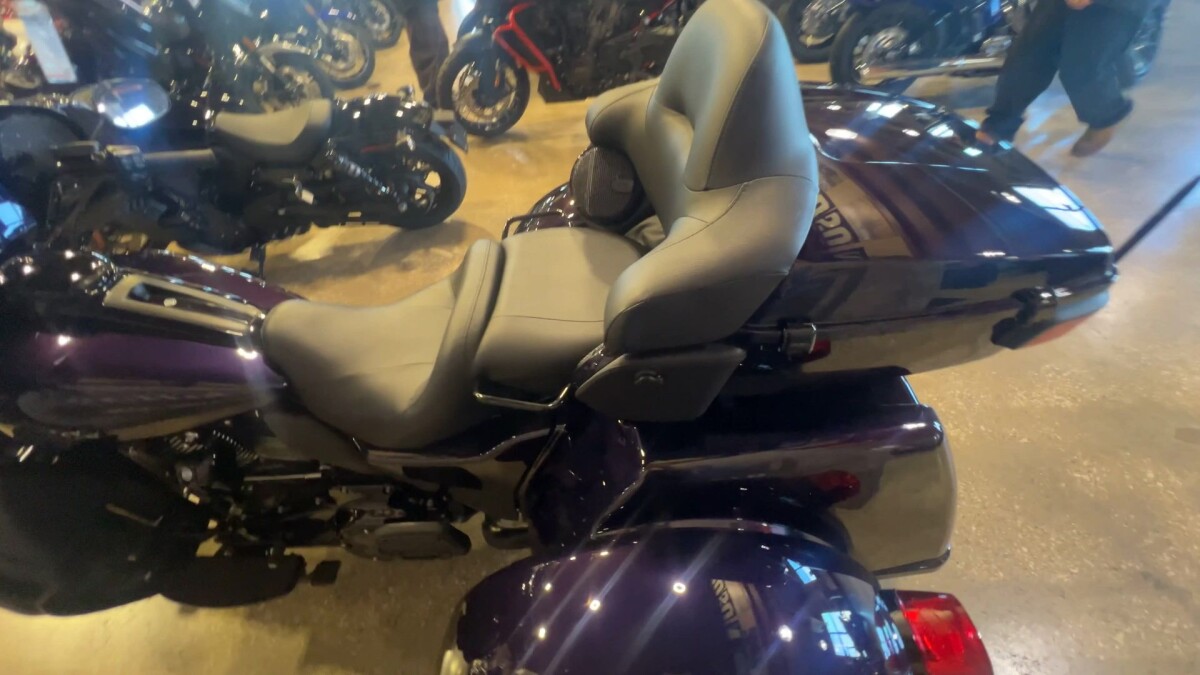 2025 Harley-Davidson Tri Glide Ultra FLHTCUTG - Photo 9