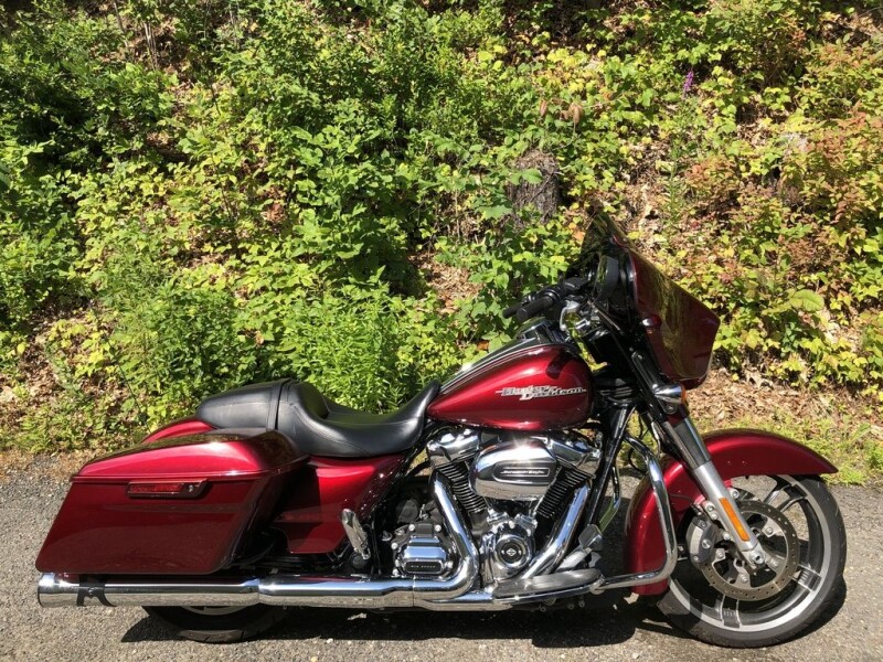 2017 Harley-Davidson® Street Glide® Special Velocity Red Sunglo