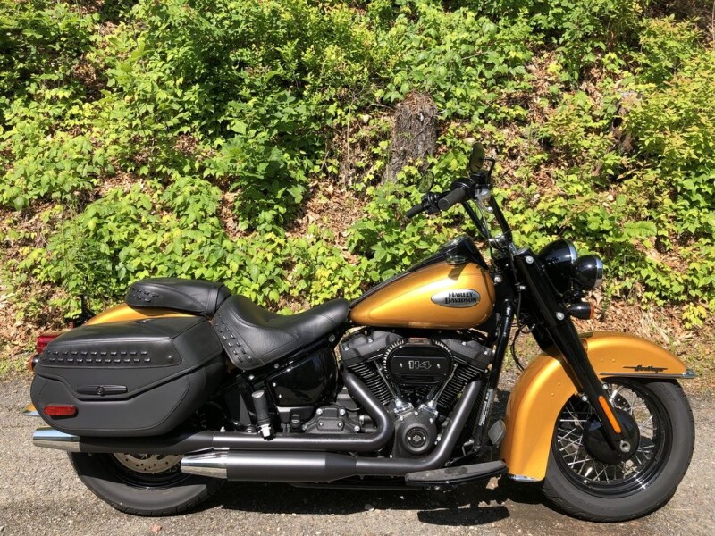 2023 Harley-Davidson® Heritage Classic Prospect Gold - Black Finish