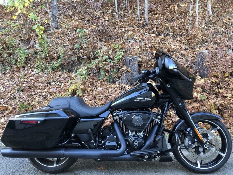 2024 Harley-Davidson® Street Glide® Vivid Black