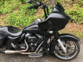 2017 Harley-Davidson® Road Glide® Special Black Denim thumb 2