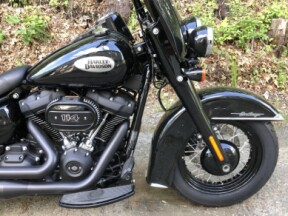 2023 Harley-Davidson® Heritage Classic Vivid Black thumb 2
