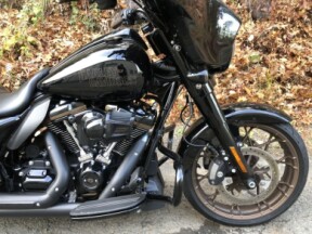 2022 Harley-Davidson® Street Glide® ST Vivid Black thumb 2