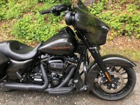 2019 Harley-Davidson® Street Glide® Special Silver Flux/Black Fuse thumb 2