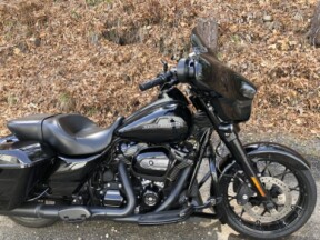 2020 Harley-Davidson® Street Glide® Special Vivid Black thumb 2