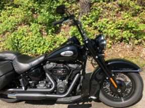 2023 Harley-Davidson® Heritage Classic Vivid Black thumb 2