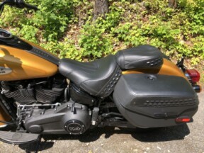 2023 Harley-Davidson® Heritage Classic Prospect Gold - Black Finish thumb 3