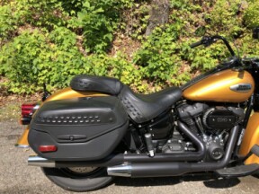 2023 Harley-Davidson® Heritage Classic Prospect Gold - Black Finish thumb 1