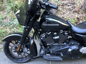 2018 Harley-Davidson® Street Glide® Special Vivid Black thumb 3