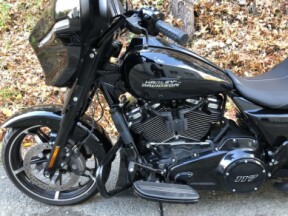 2024 Harley-Davidson® Street Glide® Vivid Black thumb 3