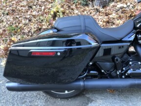 2024 Harley-Davidson® Street Glide® Vivid Black thumb 1