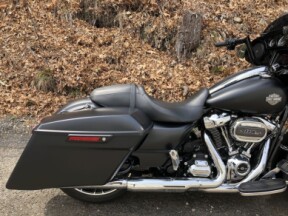 2022 Harley-Davidson® Street Glide® Special Black Denim thumb 1
