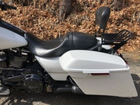 2020 Harley-Davidson® Street Glide® Special Stone Washed White Pearl thumb 3