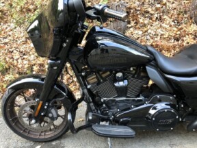 2022 Harley-Davidson® Street Glide® ST Vivid Black thumb 3
