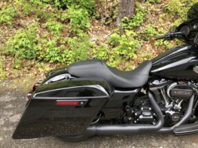 2023 Harley-Davidson® Street Glide® Special Vivid Black thumb 1