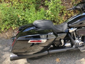 2024 Harley-Davidson® Street Glide® Vivid Black thumb 1
