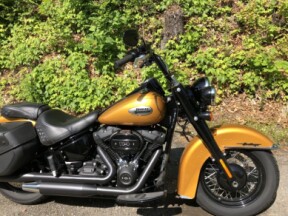 2023 Harley-Davidson® Heritage Classic Prospect Gold - Black Finish thumb 2