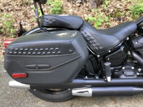 2023 Harley-Davidson® Heritage Classic Vivid Black thumb 1