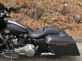 2022 Harley-Davidson® Street Glide® Special Black Denim thumb 3