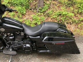 2023 Harley-Davidson® Street Glide® Special Vivid Black thumb 3