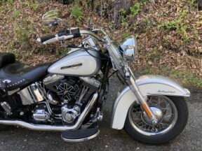 2015 Harley-Davidson® Heritage Softail® Classic Two-Tone White and Silver thumb 2