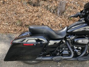 2020 Harley-Davidson® Street Glide® Special Vivid Black thumb 1