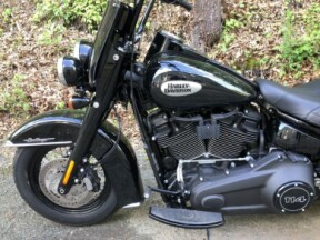 2023 Harley-Davidson® Heritage Classic Vivid Black thumb 3