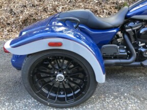 2023 Harley-Davidson® Freewheeler® Bright Billiard Blue/Billiard Gray thumb 1