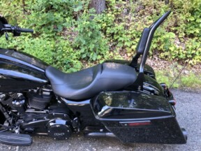 2022 Harley-Davidson® Street Glide® Special Vivid Black thumb 3