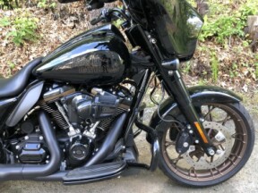 2022 Harley-Davidson® Street Glide® ST Vivid Black thumb 2