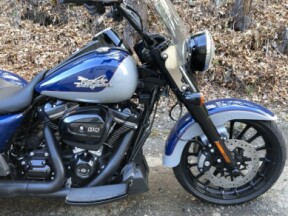 2023 Harley-Davidson® Freewheeler® Bright Billiard Blue/Billiard Gray thumb 2