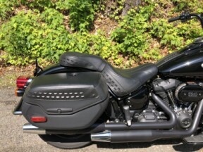 2023 Harley-Davidson® Heritage Classic Vivid Black thumb 1