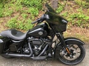 2023 Harley-Davidson® Street Glide® Special Vivid Black thumb 2