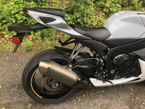 2022 Suzuki GSX-R750 Glass Matte Mechanical Gray / Pearl Brilliant White thumb 1