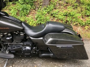 2019 Harley-Davidson® Street Glide® Special Silver Flux/Black Fuse thumb 3