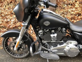 2022 Harley-Davidson® Street Glide® Special Black Denim thumb 3