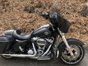 2022 Harley-Davidson® Street Glide® Special Black Denim thumb 2