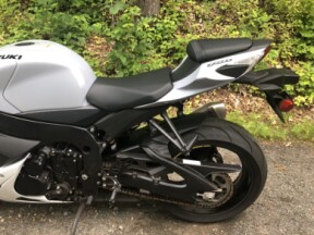 2022 Suzuki GSX-R750 Glass Matte Mechanical Gray / Pearl Brilliant White thumb 3