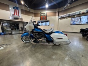 2021 Harley-Davidson® Electra Glide® Revival™ Hi-Fi Blue/Birch White thumb 2