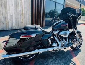 2025 Harley-Davidson® FLHX Street Glide™ thumb 2