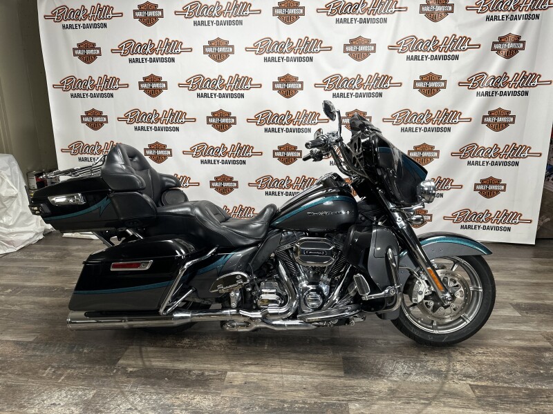 FLHTKSE 2015 CVO™ Ultra Limited