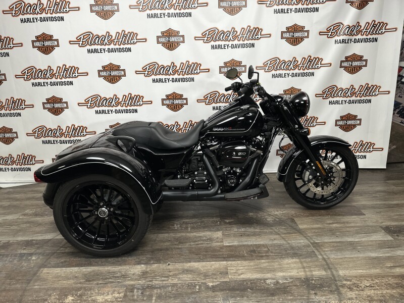2024 Harley-Davidson® Freewheeler® Vivid Black